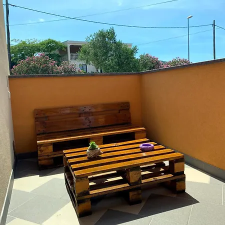 Goga S Grijanim Bazenom Apartment *