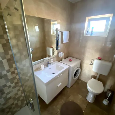Apartament Goga S Grijanim Bazenom *