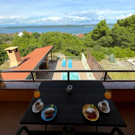 Apartament Goga S Grijanim Bazenom
